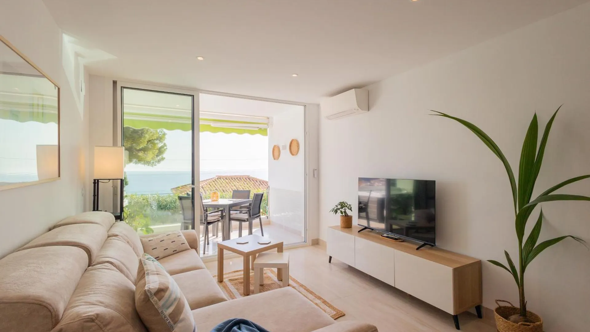 Seaside Spa Luxury Flat - Jacuzzi - Sauna - Sea View La Herradura  Apartment