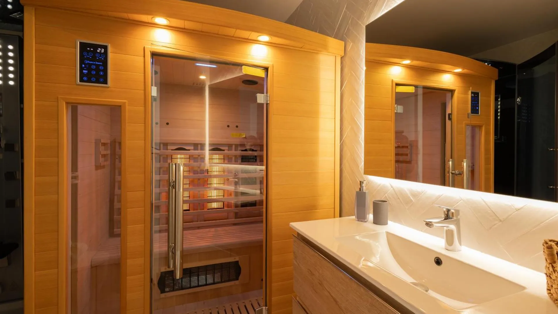 Seaside Spa Luxury Flat - Jacuzzi - Sauna - Sea View La Herradura