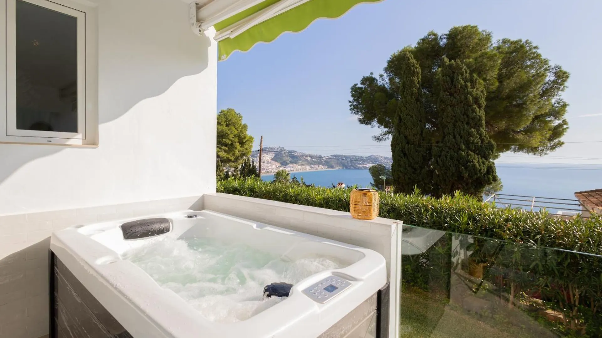 Seaside Spa Luxury Flat - Jacuzzi - Sauna - Sea View La Herradura  Apartment