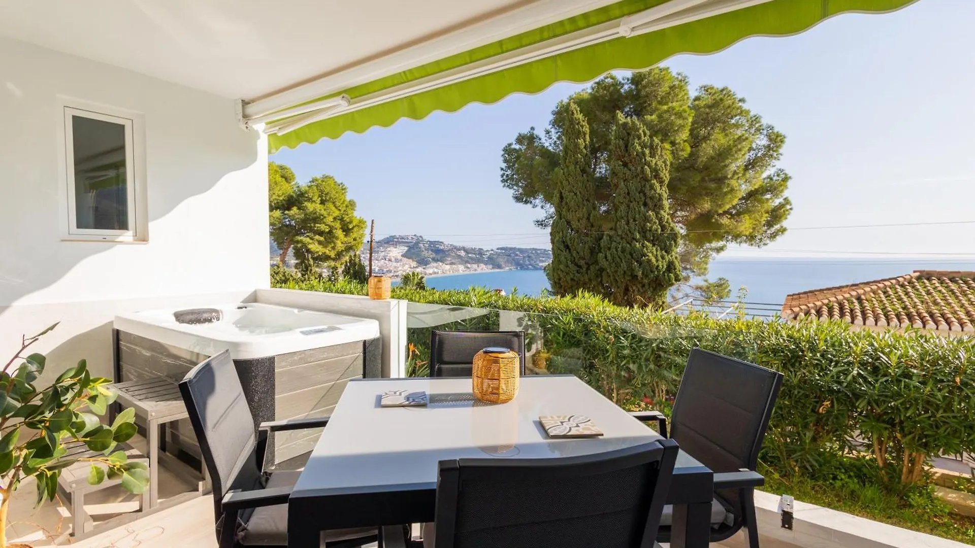Seaside Spa Luxury Flat - Jacuzzi - Sauna - Sea View La Herradura