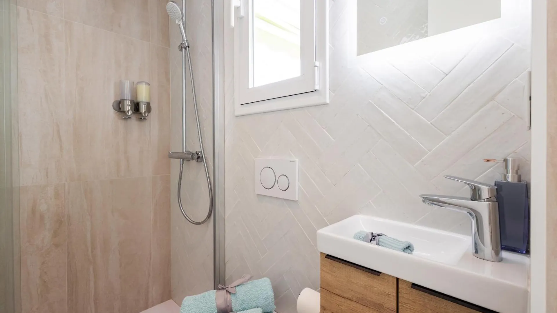 Seaside Spa Luxury Flat - Jacuzzi - Sauna - Sea View La Herradura  Apartment La Herradura (Granada)