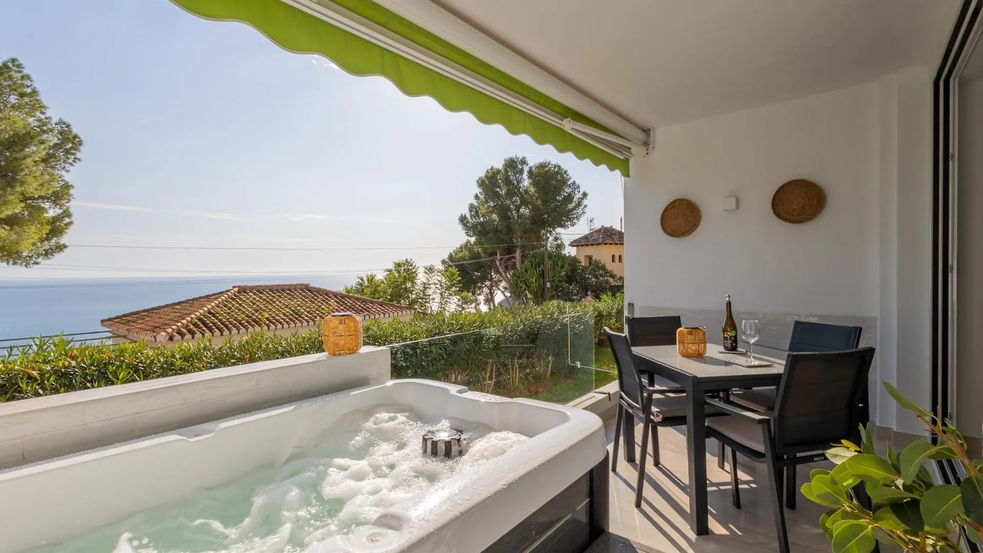 Seaside Spa Luxury Flat - Jacuzzi - Sauna - Sea View La Herradura  Spain